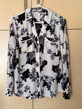 CANDIE’S Pale Peach Floral Button-Down Blouse